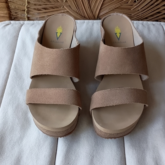 Volatile Shoes - Volatile Stylish Tan Suede Women's Sandals_10